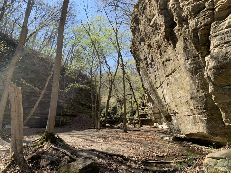 Image of walking through canyon in Starved Rock State park