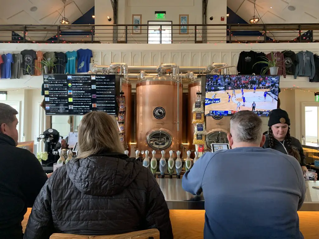 Image of bar at Central Waters Brewing Company in Milwaukee WI